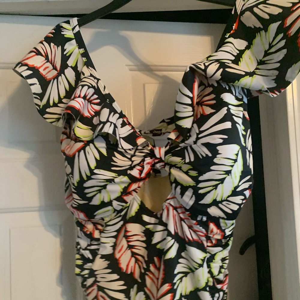 Eloquii ruffle sleeve swimsuit 20